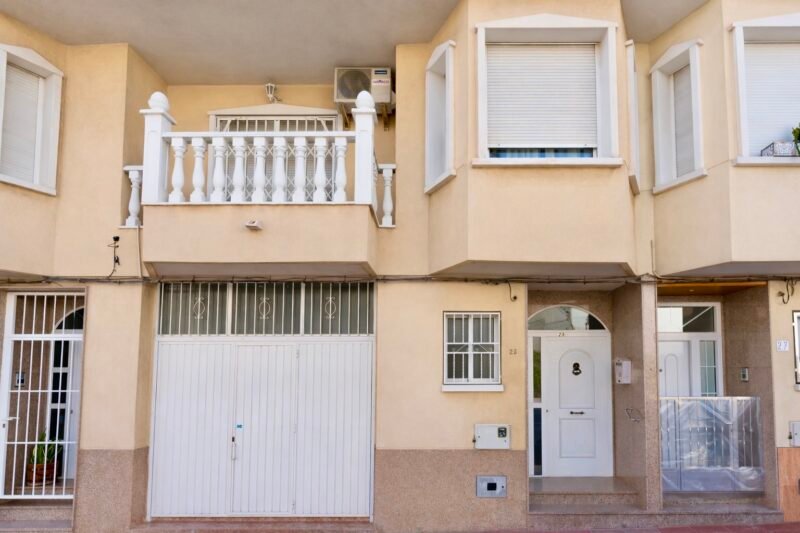 Chalet pareado en Avenida Menéndez Pidal